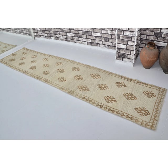 Off-white 1950s Turkish Neutral Patterned Runner For Sale - Image 8 of 10