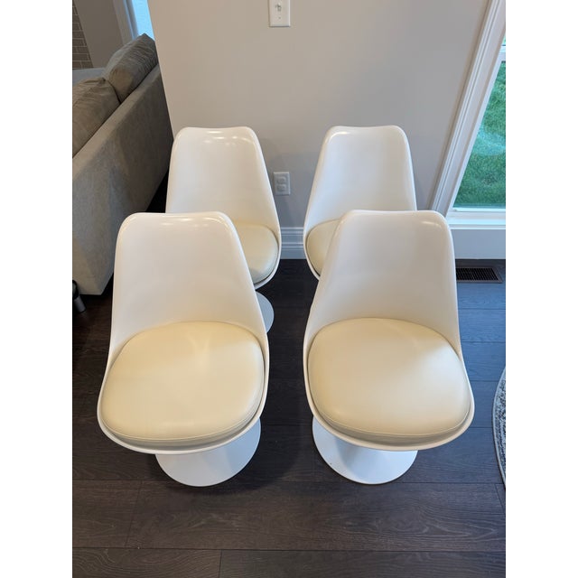 Mid-Century Modern Saarinen Tulip Side Chairs in Ivory Volo Leather - Set of 4 For Sale - Image 3 of 5