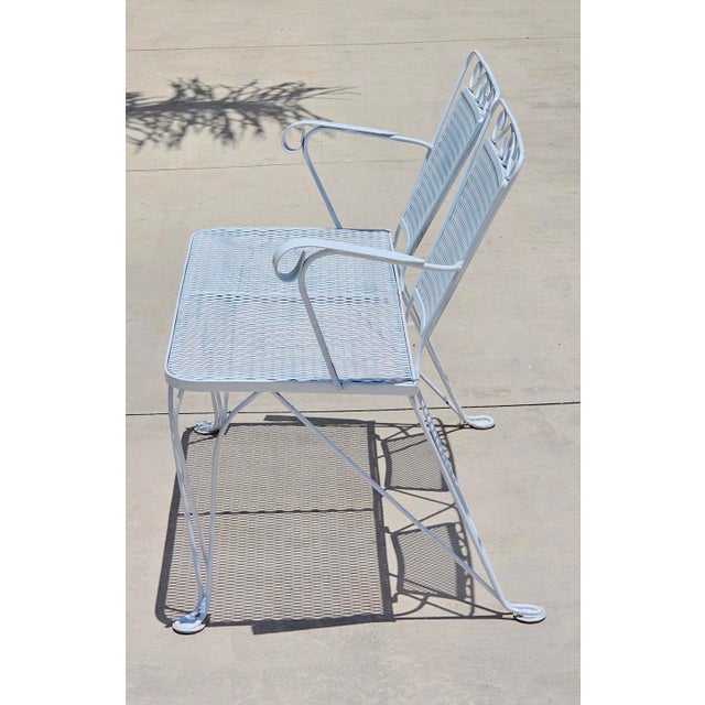 White Vintage Mid-Century Modern Russell Woodard Style Wrought Iron Patio Settee Bench – Hollywood Regency Salterini Style Garden Loveseat For Sale - Image 8 of 17
