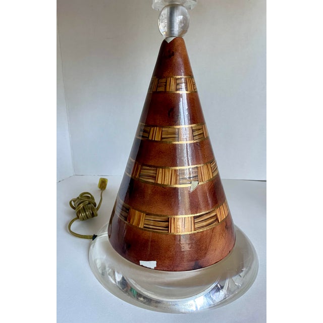 Pair of Vintage Leeazanne Postmodern Faux Burl & Lucite Table Lamps With Original Shades For Sale In Los Angeles - Image 6 of 17