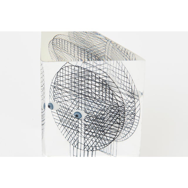 Merle James Edelman Vintage Merle Edelman Lucite Grid Face Triangle Embedded Sculpture Paperweight For Sale - Image 4 of 11