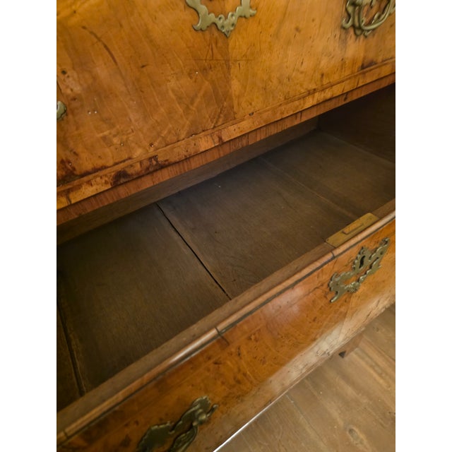 Early 18th Century Burr Walnut Chest on Chest From Duke of Dorset Walmer Castle For Sale - Image 11 of 15