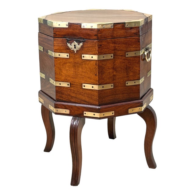 18th Century Georgian Anglo-Indian Padouk Cellarette, India, 1790 For Sale