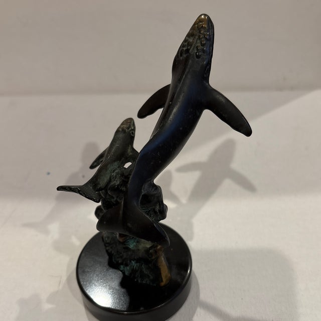 1980s Spi Gallery Humpback Whale Figurine Mama & Baby Calf Coral Brass W Marble Base For Sale - Image 4 of 7