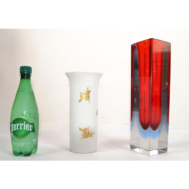 1960s Original Rosenthal White Porcelain Flower Vase Hand Painted Gold Leaf Flowers For Sale In Miami - Image 6 of 12