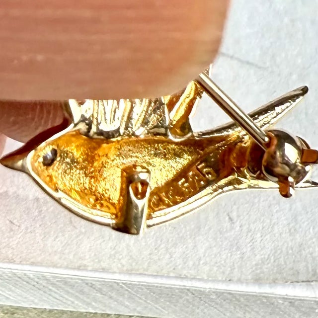 1990s Franklin Mint Fabergé 14k Yellow Gold Bird Brooch With Diamond Accents For Sale In New York - Image 6 of 10