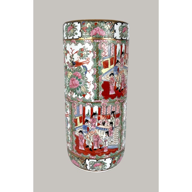 A very nice and good sized 'Rose Medallion' porcelain umbrella stand with a gold/gilt rim and gilt hand painted...