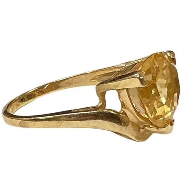Modern Three Carat Trillion Cut Citrine 10k Yellow Gold Ring For Sale - Image 3 of 6