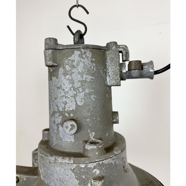 Mid-Century Modern Industrial Grey Cast Aluminium Pendant Light, 1960s For Sale - Image 3 of 18