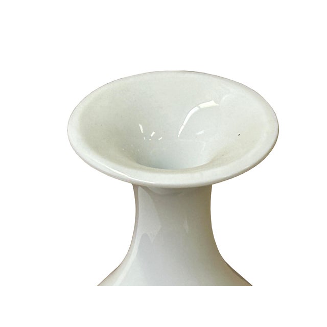 White Crackle Lines Base Color SongBird Graphic Porcelain Art Vase For Sale - Image 4 of 6