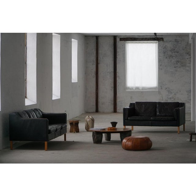 Mid-Century 2-Seater Sofa in Patinated Black Leather from Mogens Hansen,1970s For Sale - Image 12 of 18