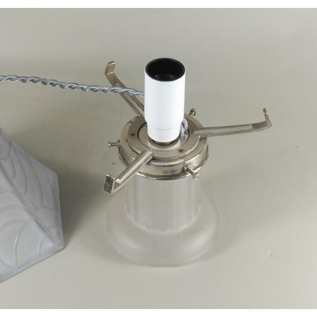 Transparent French Art Deco Table Lamp by Pierre d'Avesn Lorrain Daum - 1930 France For Sale - Image 8 of 12