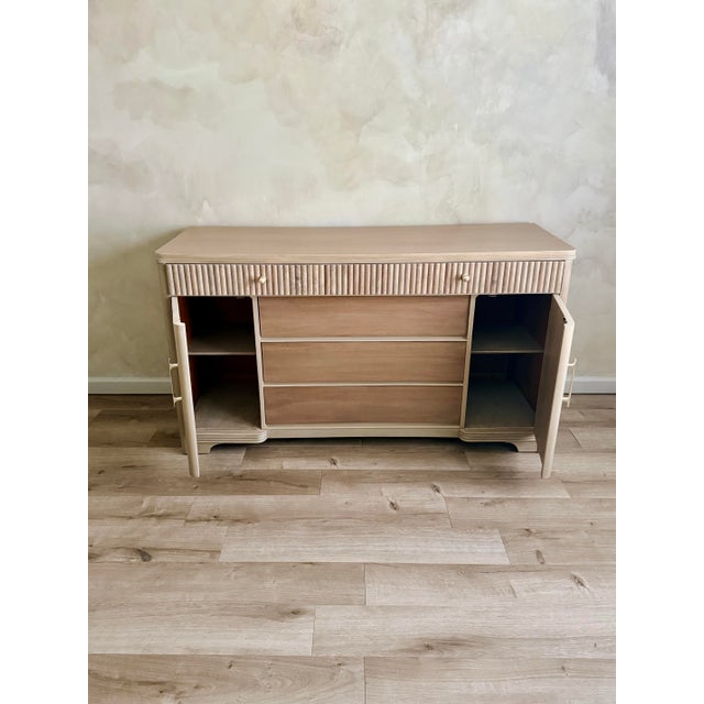 1940s Modern Fluted Dresser – Vintage Art Deco Dresser in Two-Tone Light Wood With Brushed Brass Hardware For Sale In New York - Image 6 of 7