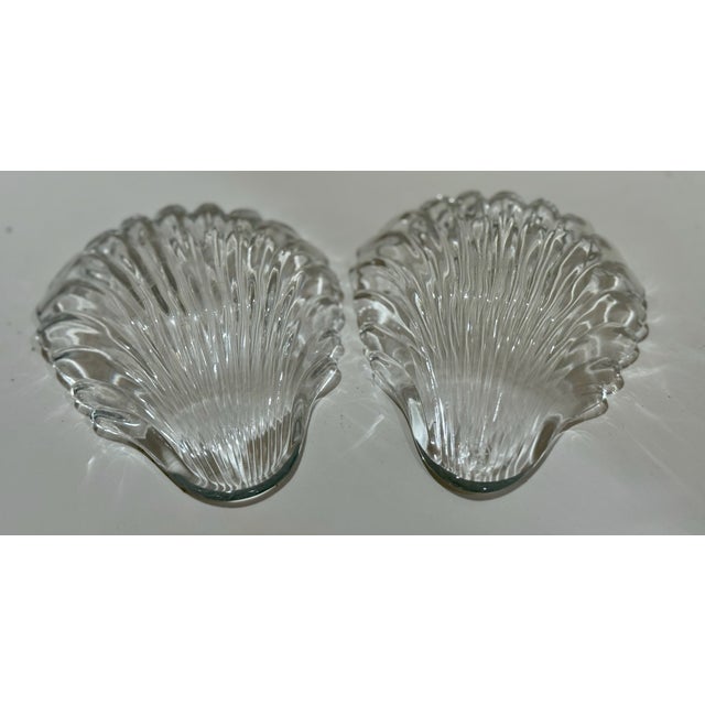 French Country Mid 20th Century Pair of Baccarat Crystal Shell Dish – Clear Ribbed Scallop Trinket Bowl – France For Sale - Image 3 of 6