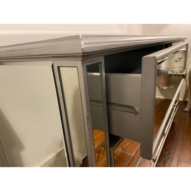 Late 20th Century Hollywood Regency Mirrored Chest of Drawers For Sale In New Orleans - Image 6 of 10