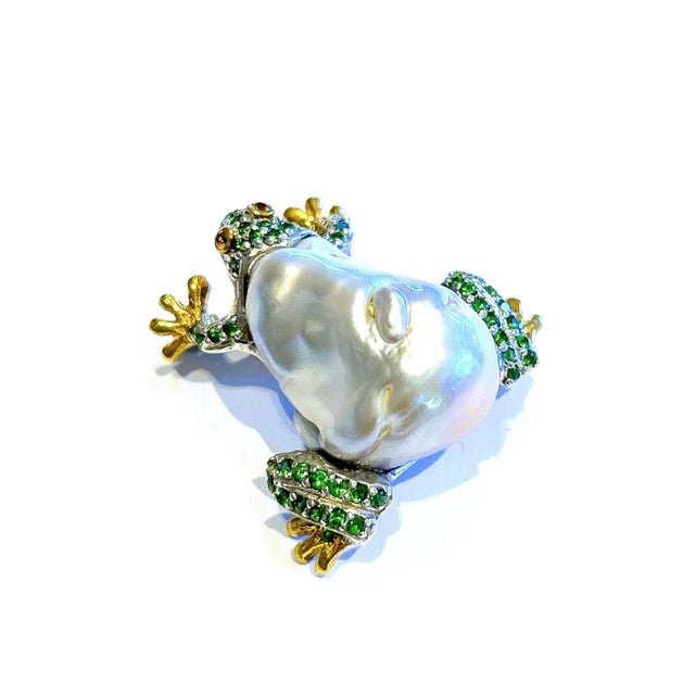Bochic “Orient” Vintage White Sea Pearl & Emeralds Ring Set In 18K Gold & Silver For Sale - Image 4 of 10
