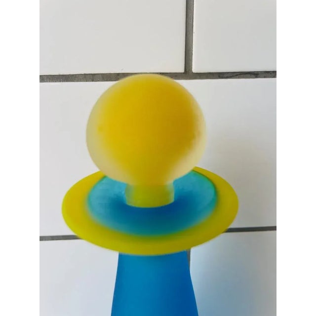 What a beautiful eyecatcher for your home, office or store. This bottle / vase is a stunning piece of vintage Murano...