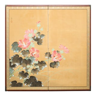 Japanese Meiji Two-Panel Screen With Hibiscus Flowers on Gold Silk, Signed Toshiko, C. 1900 For Sale