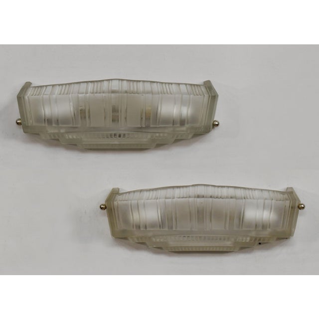 Gênet et Michon Genet Et Michon French Art Deco Ribbed Glass Stepped Wall Sconces 1930s - A Pair For Sale - Image 4 of 13