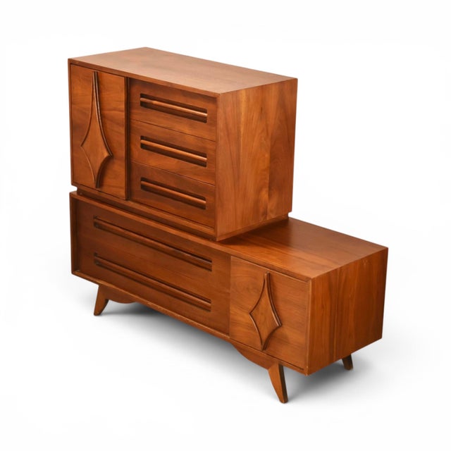 1960s Specialty Woodcraft Sculpted Diamond Vintage Mid Century Modern Stacking Highboy Dresser C. 1960s, Attributed For Sale - Image 5 of 15