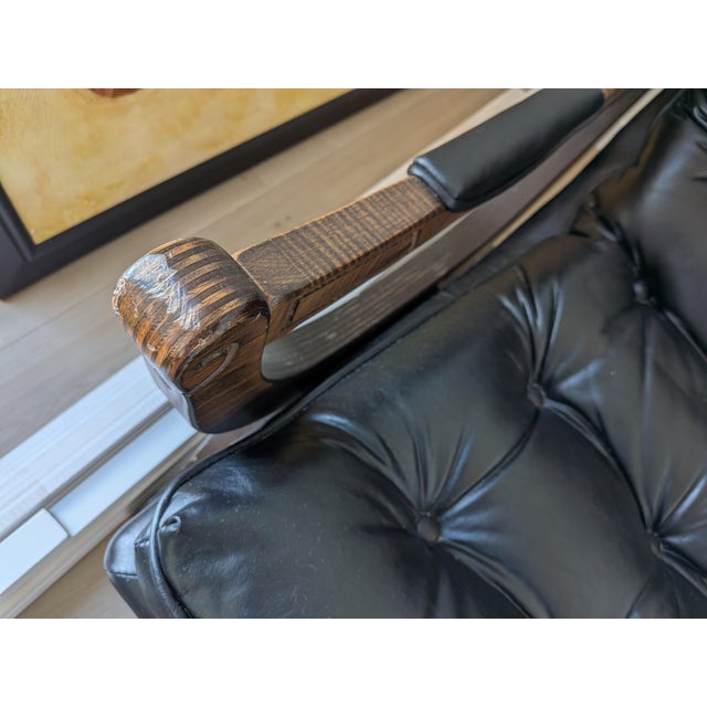Hi, this is a vintage vinyl (faux leather) couch, 1950's and still in great condition, just a couple of spots that need...