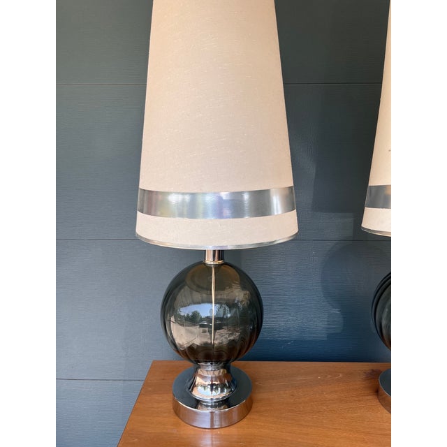 1970s Hollywood Regency Smoked Glass Globe Table Lamps With Chrome Bases & Original Shades - a Pair For Sale - Image 4 of 8