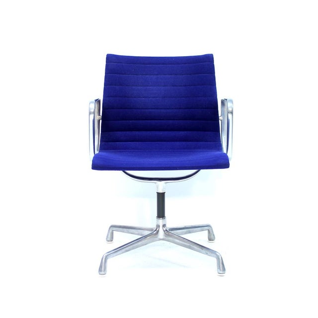 Mid-Century Modern Model EA108 Swivel Chair by Charles and Ray Eames for Herman Miller, 1958 For Sale - Image 3 of 9