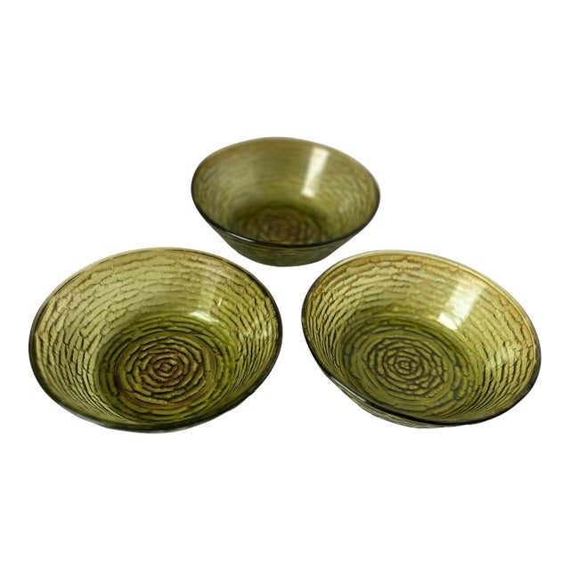 Vintage Mid-Century Modern 1960s Anchor Hocking Avocado Green Glass Bowls- Set of 3 For Sale