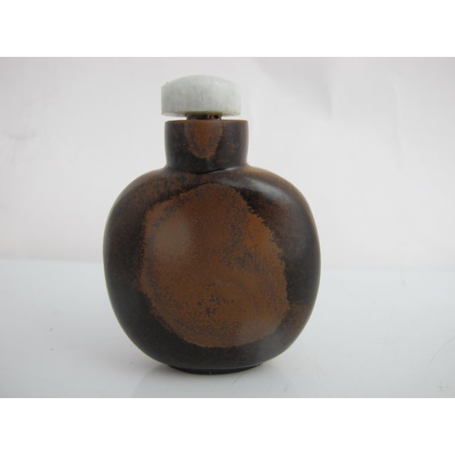Chinese Vintage Chinese Carved Tiger Eye Jade Stopper Snuff Bottle For Sale - Image 3 of 10