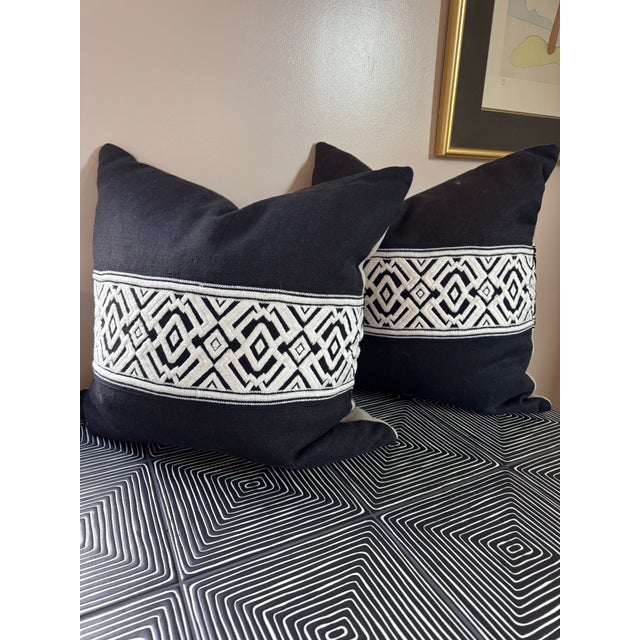 Transitional Pair of Black and White Trimmed 20” Pillows For Sale - Image 3 of 4