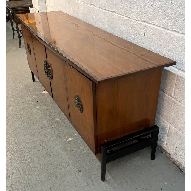 Wood Mid-20th-Century Helen Hobey Walnut Credenza by Baker Furniture, Attributed For Sale - Image 7 of 16