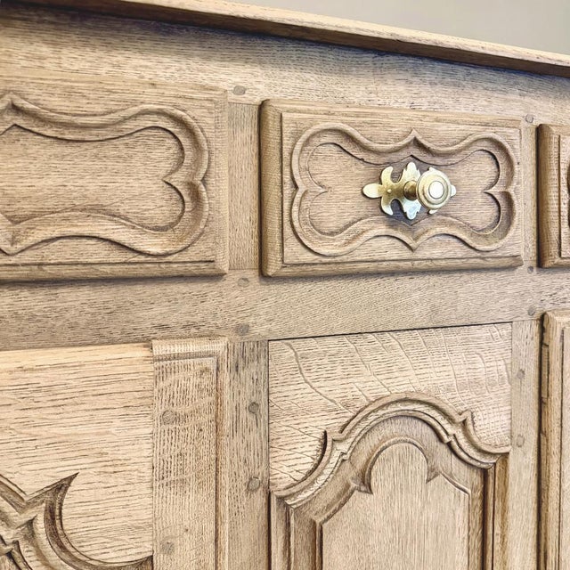 18th Century Country French Louis XIV Style Buffet in Stripped Oak For Sale - Image 13 of 18