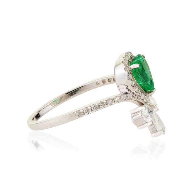 Green Heart Emerald and Diamond Statement Cocktail Ring in 18k Gold Size 4 For Sale - Image 8 of 18