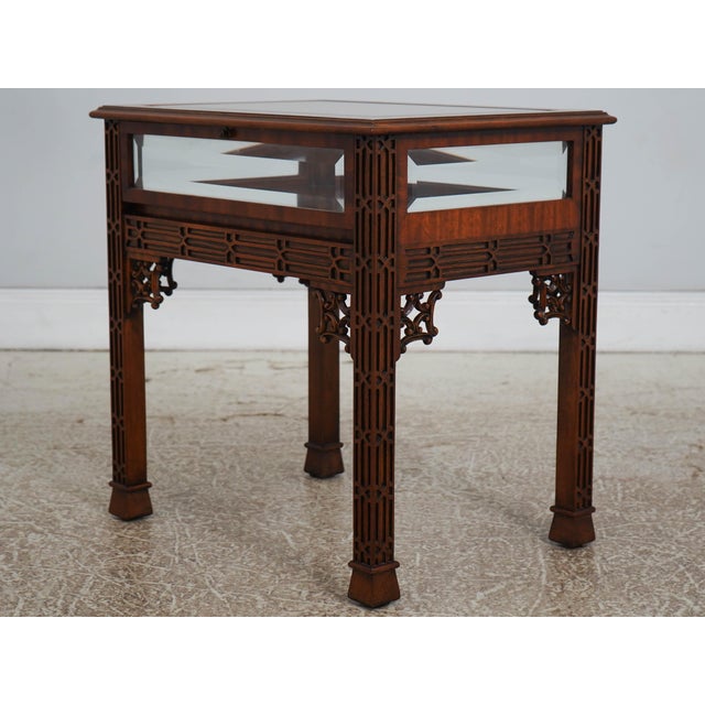 Chippendale Pair of Chippendale Mahogany Glass Top Showcase End Tables For Sale - Image 3 of 17