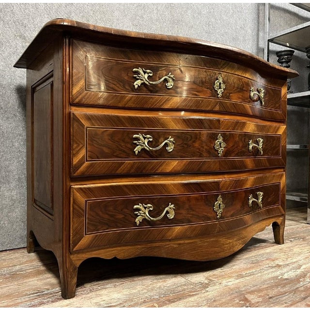 Louis XV Bombé Commode in Wood Marquetry, 1750 For Sale - Image 5 of 6