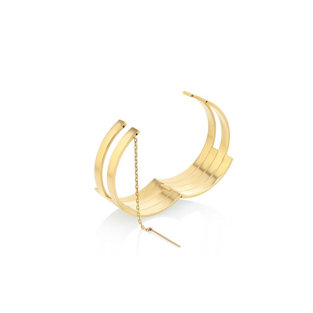 18k Solid Yellow Gold Cuff Bracelet With a Vintage-Inspired Pin Clasp 120g Tw. For Sale - Image 4 of 6