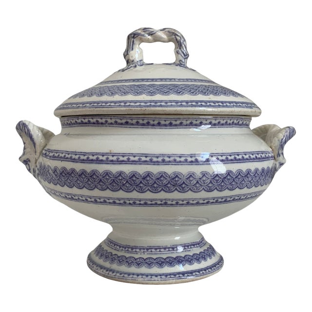 18th-Century Greiner Thuringian Hand-Painted Porcelain Covered Vessel, Germany For Sale