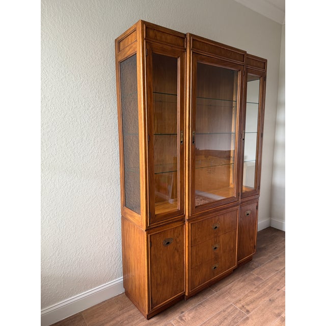 1980s Drexel Heritage “Passage” Series Lighted China/Display Hutch, Champagne Style For Sale In Miami - Image 6 of 12