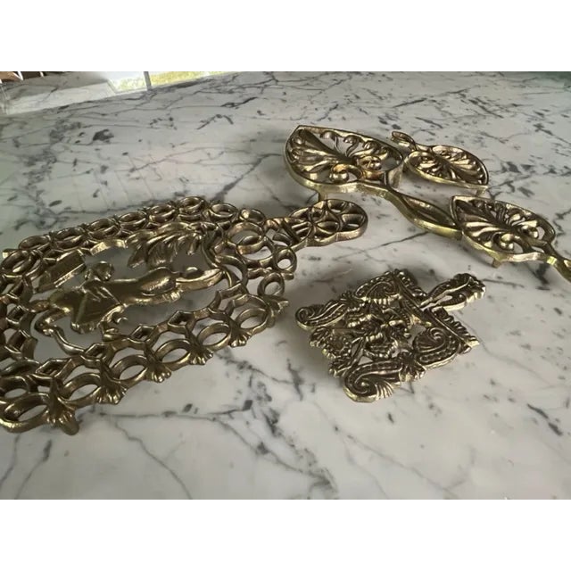 Metal 1950s Mid-Century Virginia Metalcrafters Brass Trivets- Set of 5 For Sale - Image 7 of 12