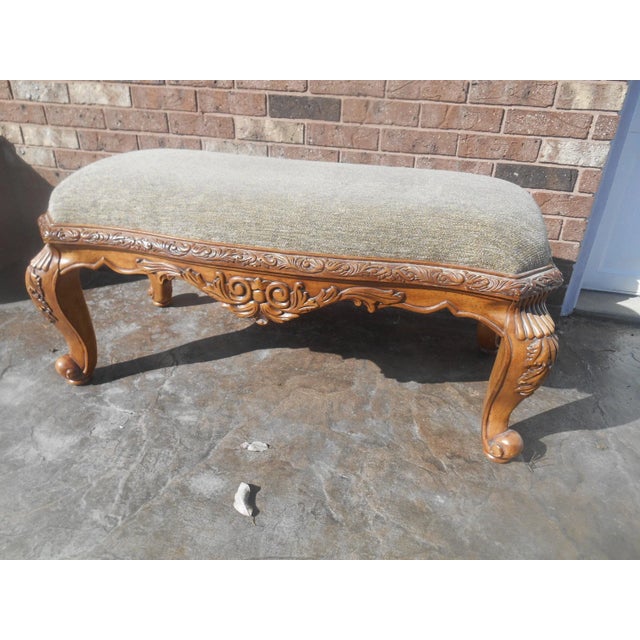Very Pretty Ornate Carved French Bedroom / Foyer / Window Bench. This cute bench has solid carved legs and base in the Art...