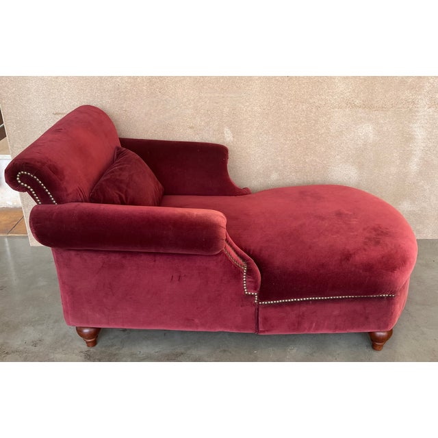 Italian 20th Italian Maroon Velvet Chaise Longue With Arms For Sale - Image 3 of 9