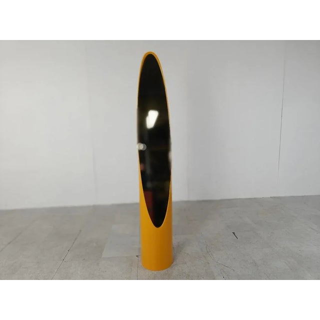 Vintage Italian Floor Mirror, 1970s, in Very Good conditions. Designed 1970 to 1979