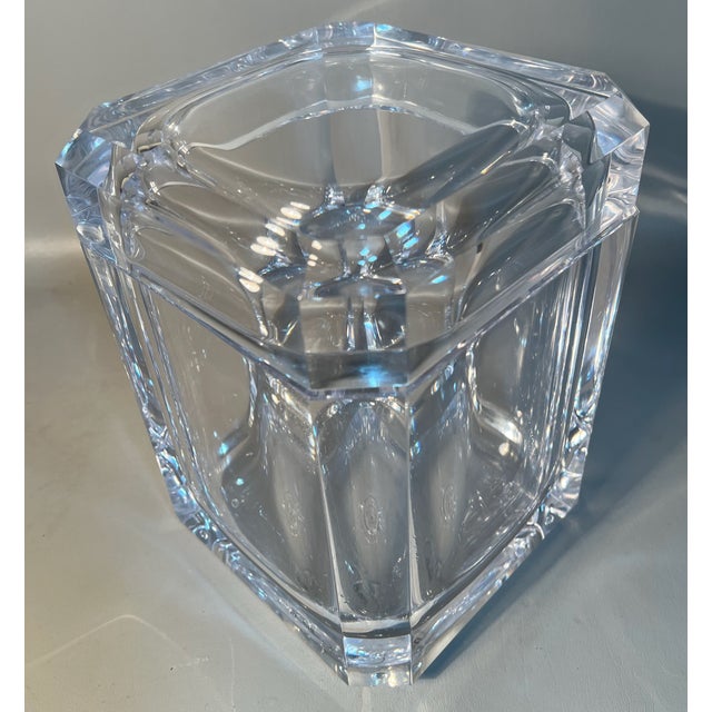 1970s Mid-Century Modern Alessandro Albrizzi Lucite Ice Bucket Slide-a-Way Lid Carlisle Grainware For Sale - Image 4 of 7