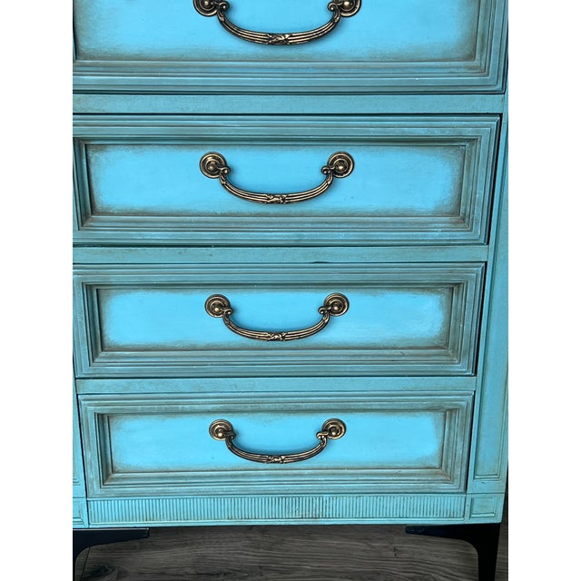 1970s French Provincial Lingerie Chest of Drawers in Pastel Blue. For Sale In Miami - Image 6 of 7