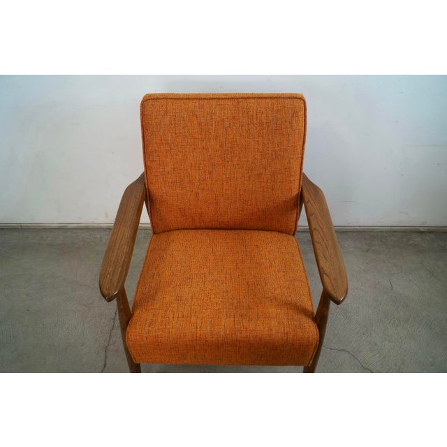 1960’s Mid-Century Modern Lounge Chair in Knoll Textiles For Sale - Image 9 of 12