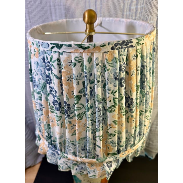 Vintage Mid-Century Modern Hand-Painted Ceramic Table Lamp With Grape Leaves & Gold, Brass Base For Sale - Image 10 of 10