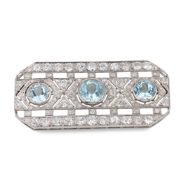 Art Deco 1920s French Art Deco 6.00 Carat Aquamarine Diamond Platinum Brooch For Sale - Image 3 of 6