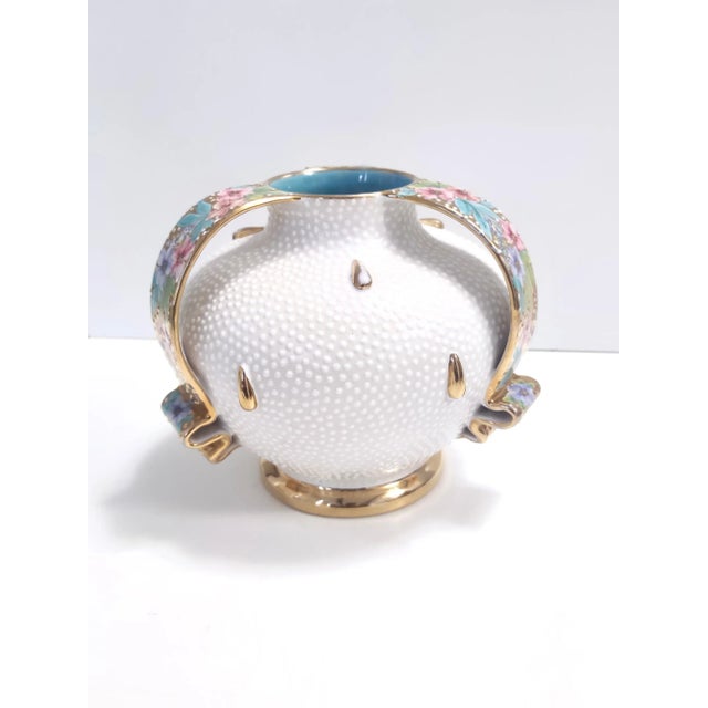 Gold Vintage White and Gold Deruta Earthenware Vase with Multicolored Flowers, Italy, 1950s For Sale - Image 8 of 14