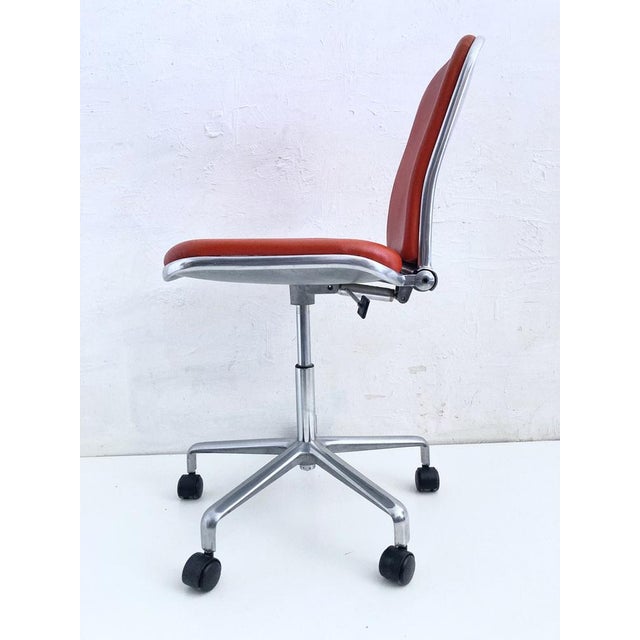 Supporto Height-Adjustable Office Chair in Leather by Frederick Scott for Hille, 1970s For Sale - Image 13 of 17