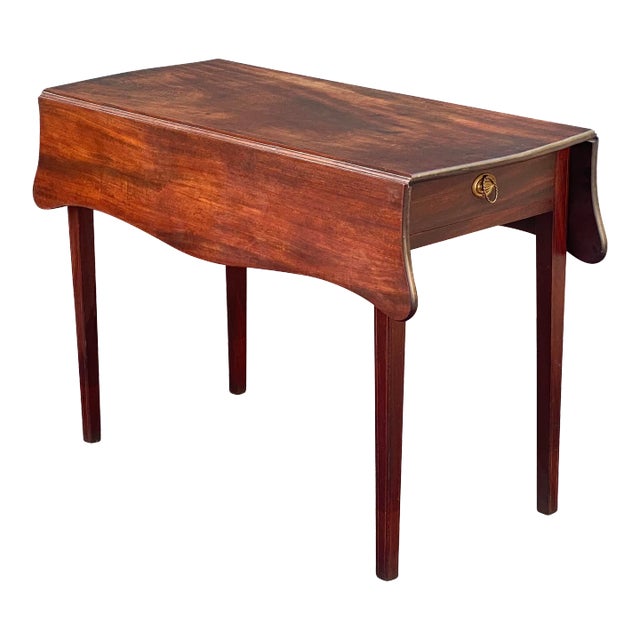 Antique Federal Period Mahogany Drop Leaf Table with Scalloped Top For Sale